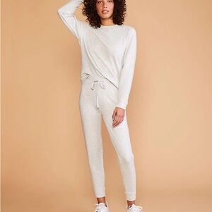 LOU & GREY SWEATPANTS SET SIZE LARGE